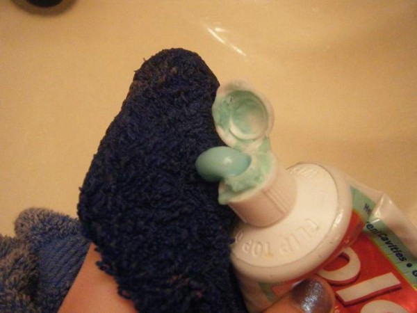 DIY Toothpaste Shoe Cleaner